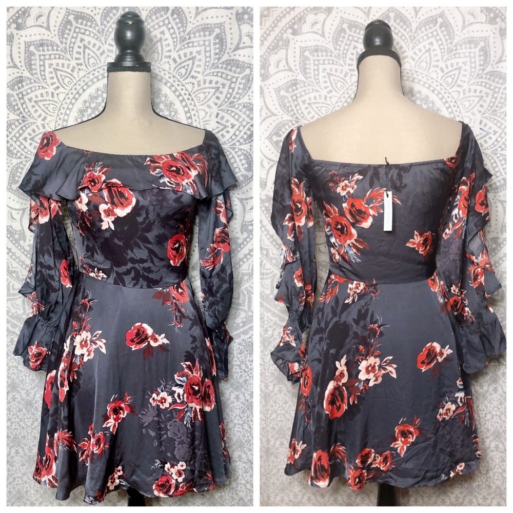 NWT LOVERS + FRIENDS Off Shoulder Floral Dress